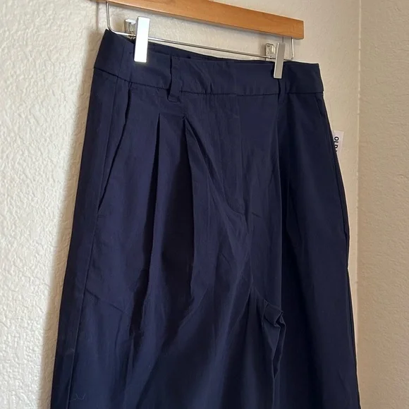 NWT, Old Navy Women’s Extra High-Rise Super Wide-Leg Pleated Navy Pants, Size 6 - Picture 3 of 9
